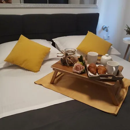Luxury Four Seasons Apartmán *