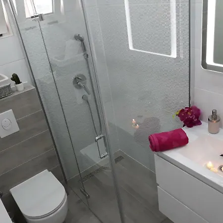 Luxury Four Seasons Apartmán *
