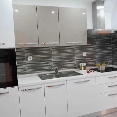 Luxury Four Seasons Apartmán